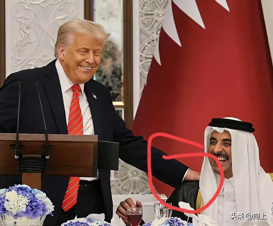 老美前脚跟沙特与阿联酋
这对难兄难弟收了保护费，
后脚就为以色列打击卡塔尔打开了