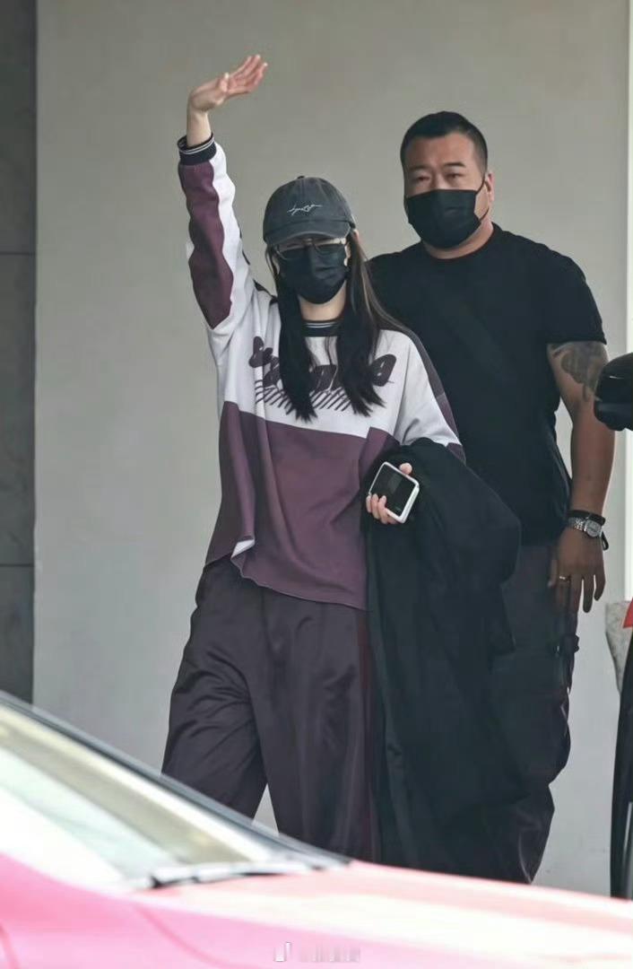 这个也能上热搜？迪丽热巴用上iPhoneDuo了 ​​​