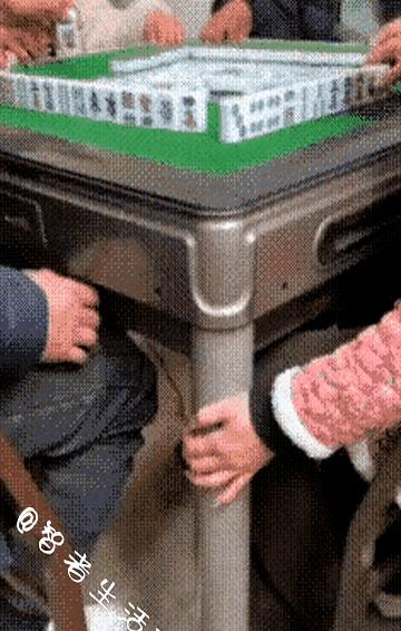 你月薪3000时连给妈买钙片都要算满减，朋友年入50万后前女友天天蹲他朋友圈点赞