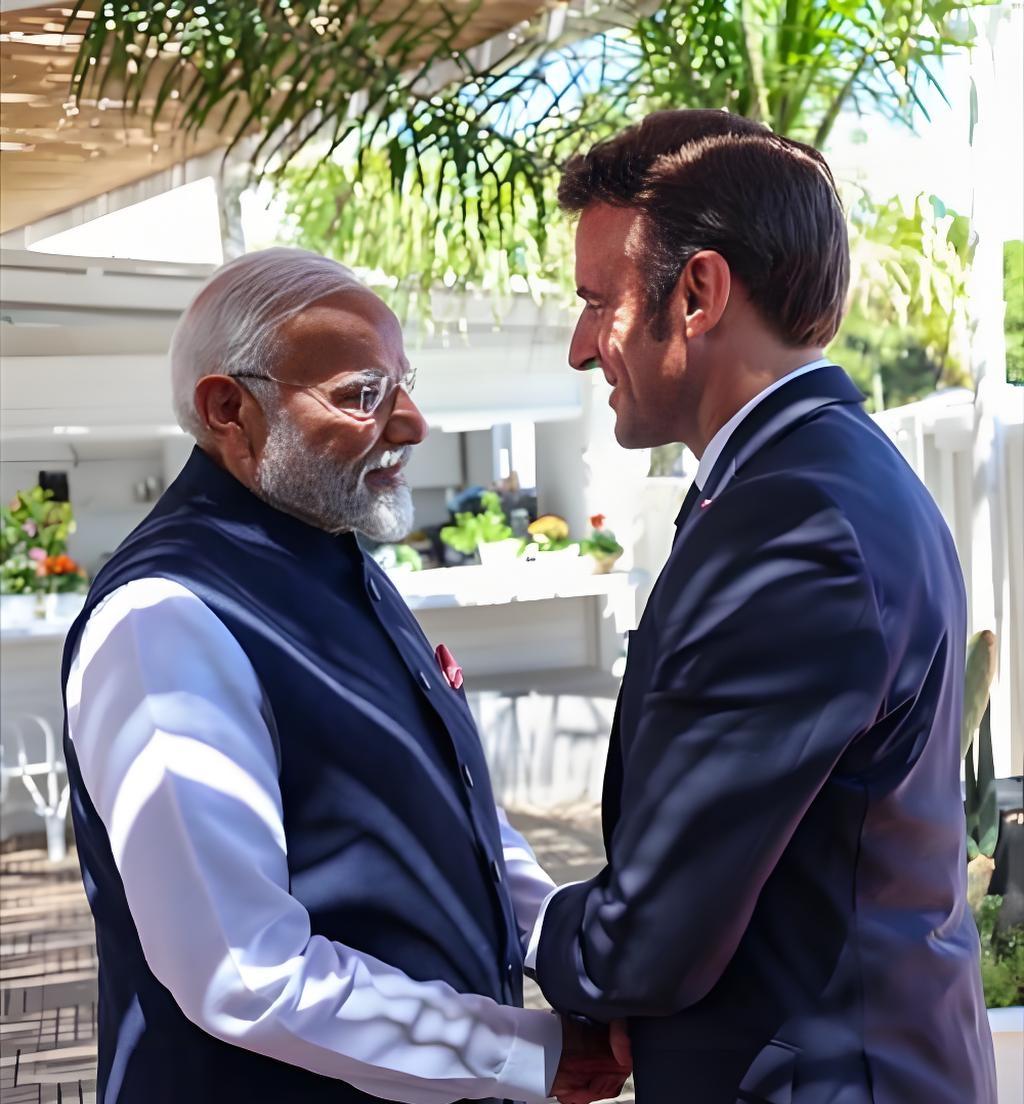 法国总统马克龙厚颜向印度推销“阵风“战斗机，莫迪好了伤疤忘了疼，对法国的“阵风”