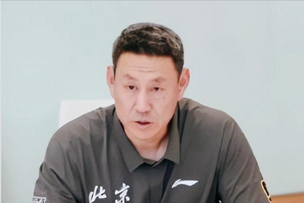CBA最新动态，知名体育媒体人付政浩报告：北京男篮率先换帅，李楠接替许利民出任北