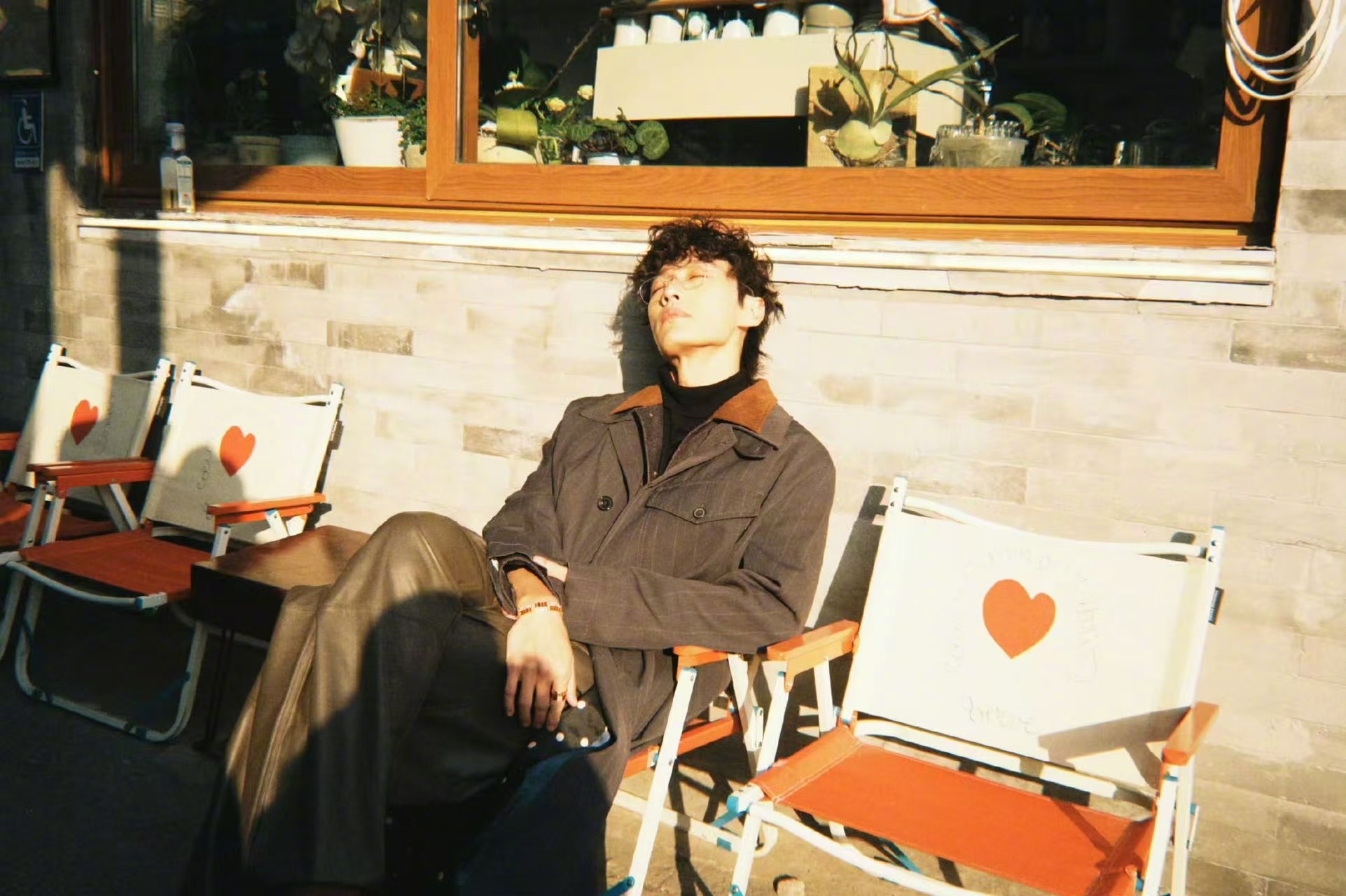 代旭句句有回应 代旭是把“温柔”刻在DNA里了吧！主动问好还认真答粉丝问题，连最