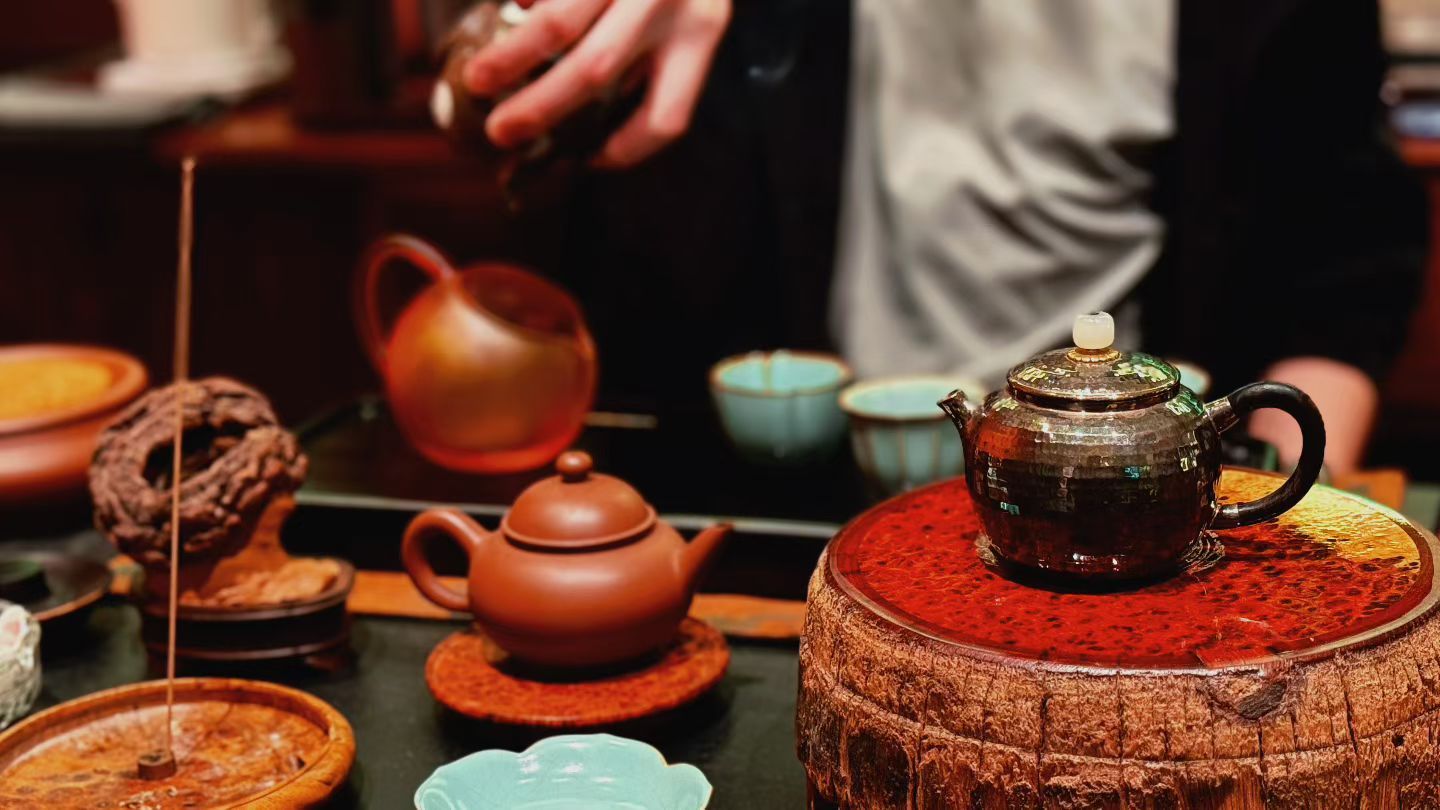 茶道  茶壶是安静的，水声是治愈的，茶香是温柔的。世界很吵，但这杯茶很安静。 