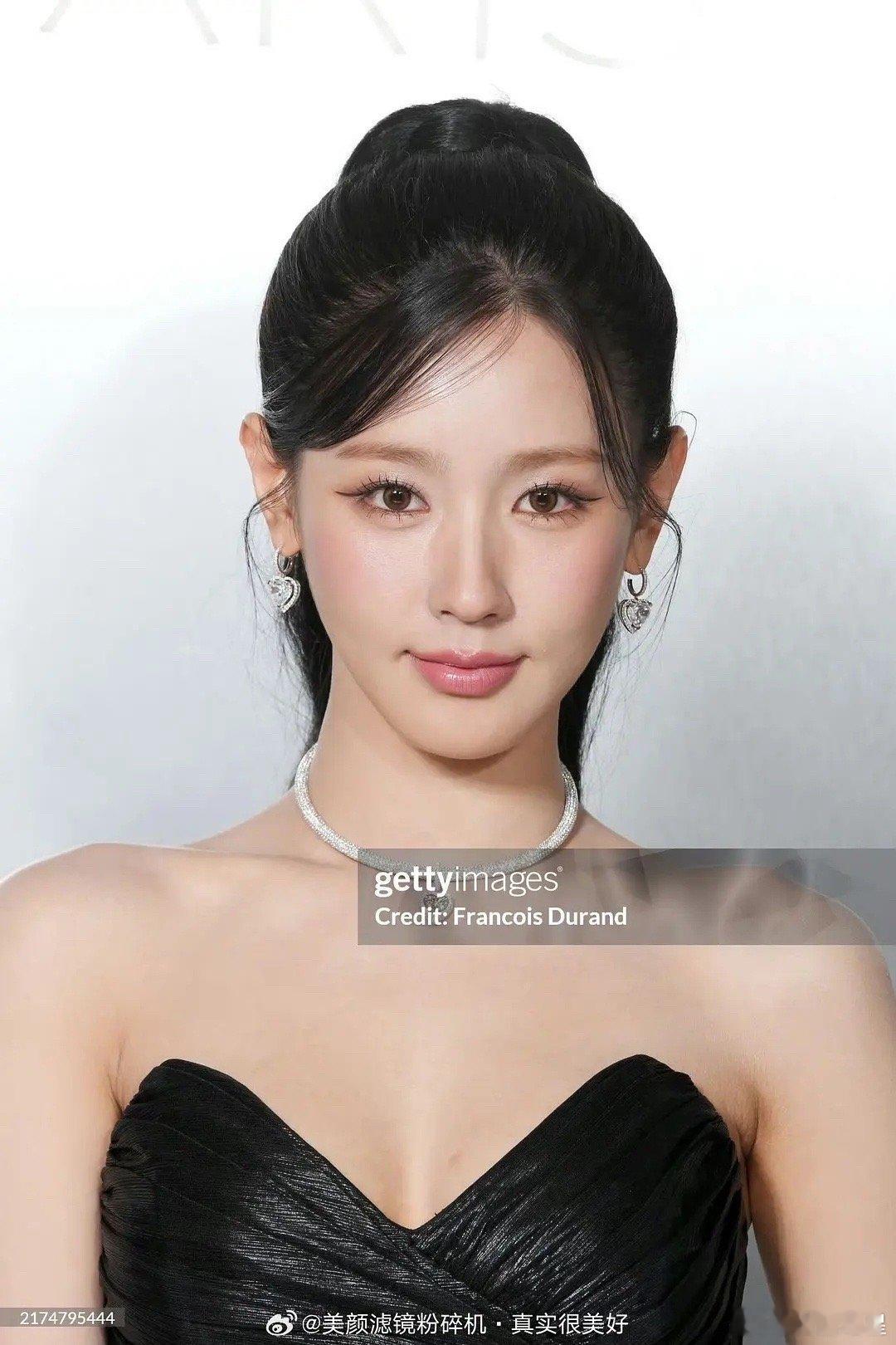 明星的精修图一遇到生图立马现原形 ​​​