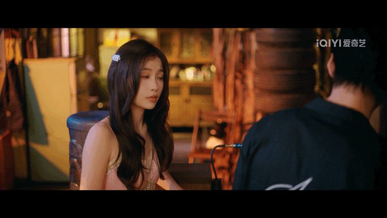 五步一糖十步一吻 纯爱暴击！《双轨》姜暮唱情歌告白，靳朝姜暮互相扶持，高能吻戏 