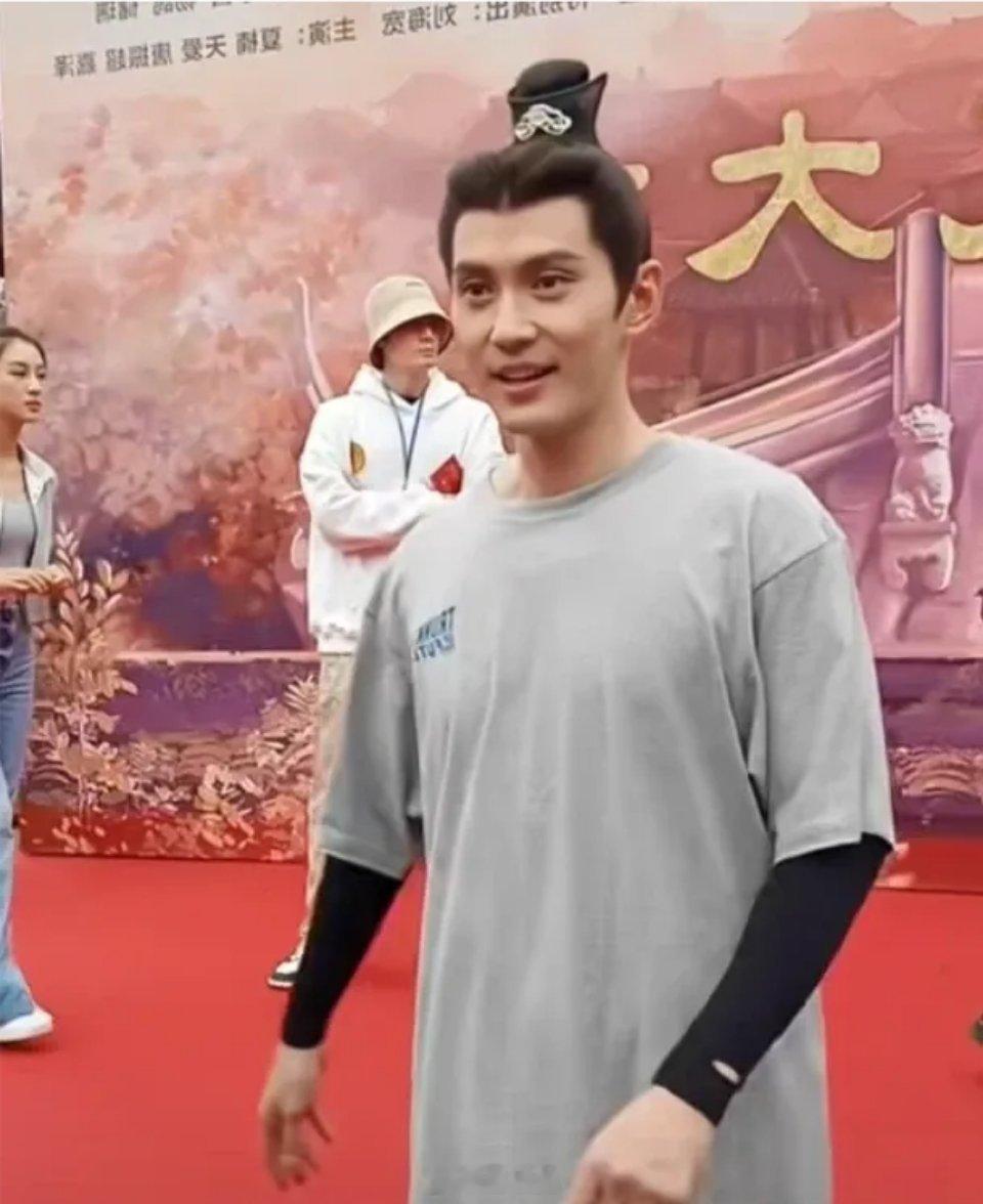 许正溪退圈声明后首次拍戏！评论区里在质疑：都退圈了为啥还能看见他在拍戏！这不是扯