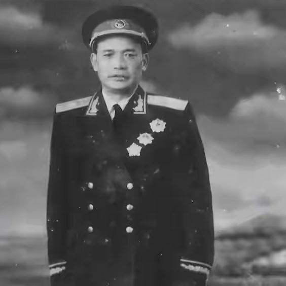 国军排长起义后拒领2千大洋，也不愿当团长，55年授衔被赞风格高…
 
叶长庚这辈