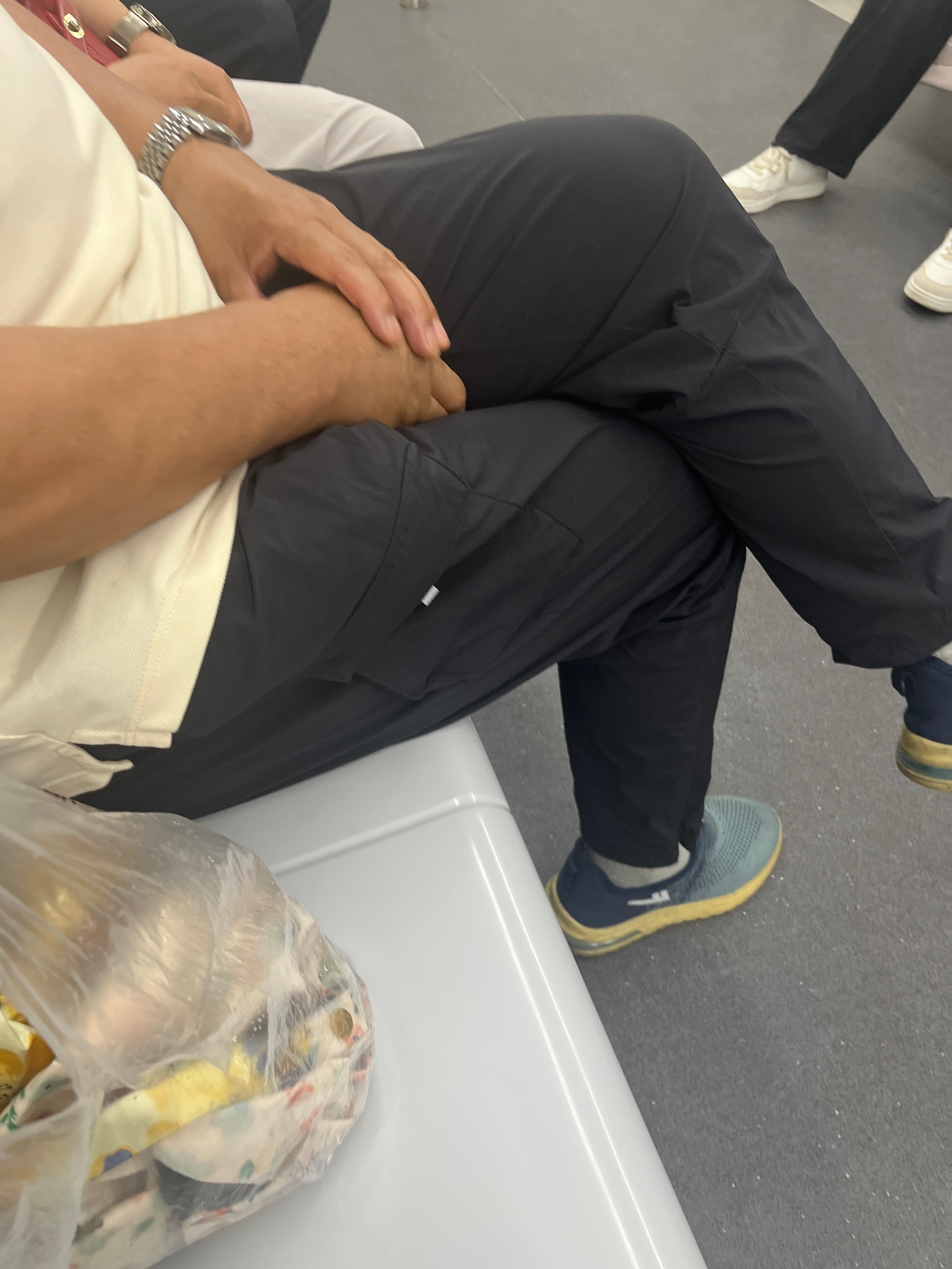 大叔的劳力士晃眼