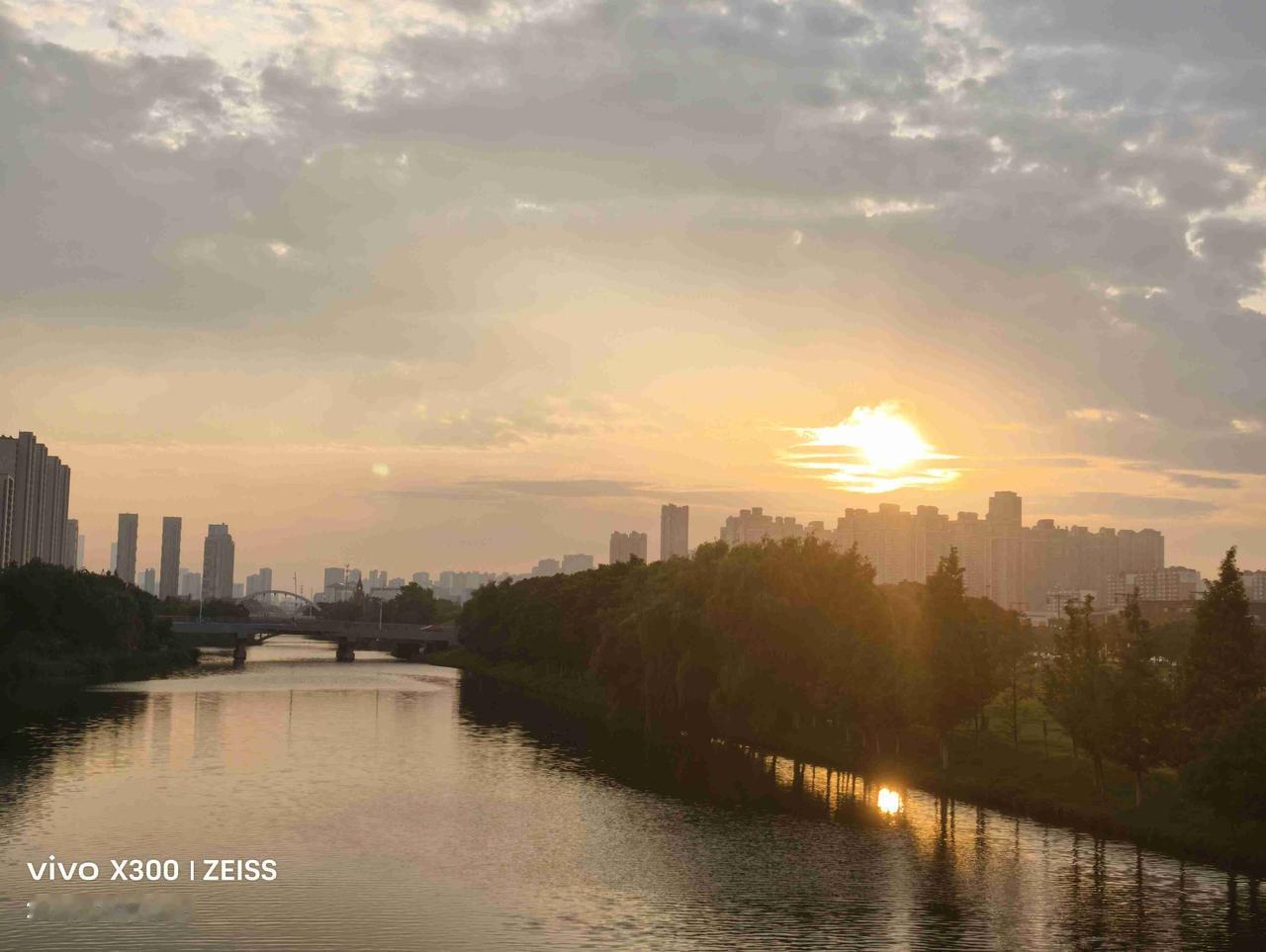 我的今日状态：😁轻松愉快
我这里的天气：☀️晴天
