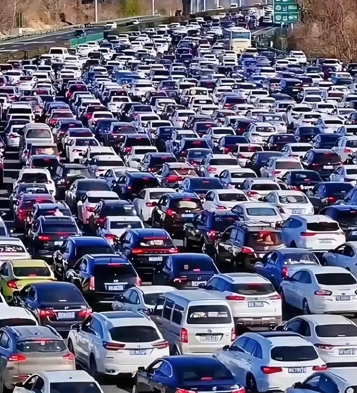 十一长假，
一年一度的国庆高速锦标赛即将开赛
各位车主请注意，“堵王”盘点

1