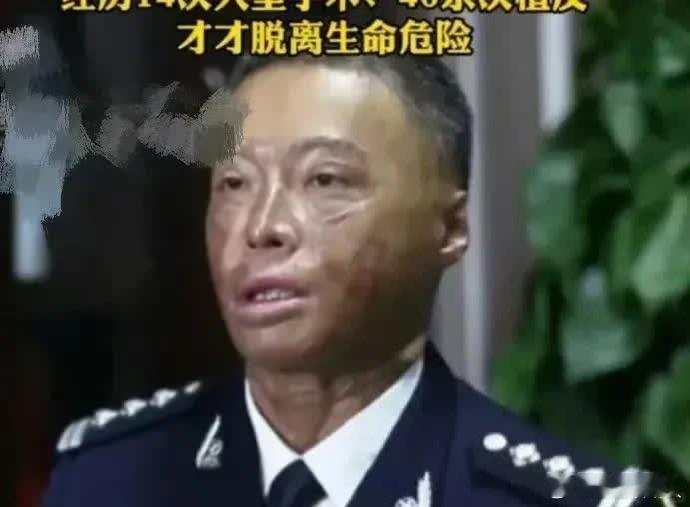 你可以不点赞，但不可以不致敬！    他是特警支队副支队长。这是他救援前和救援后