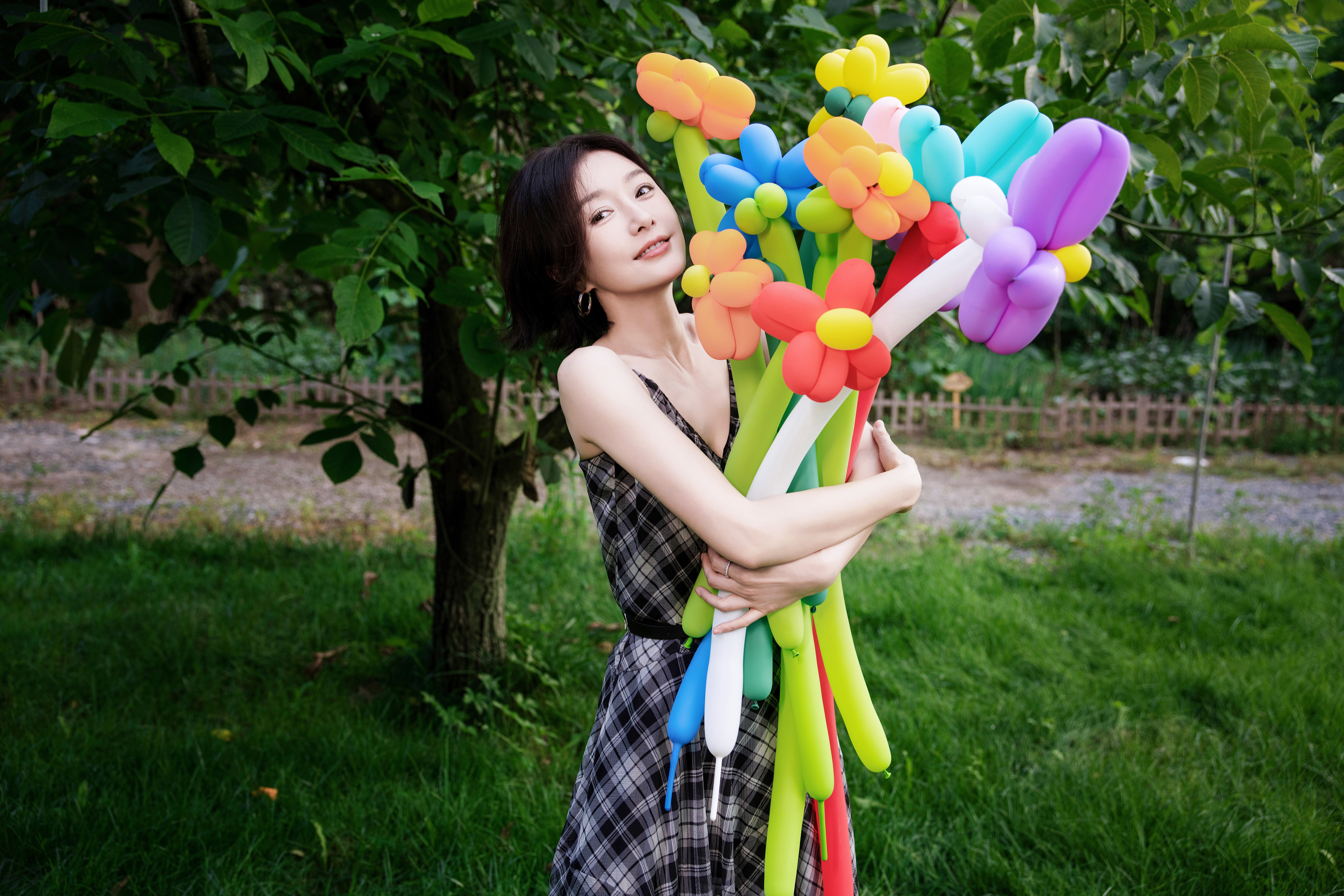 不知道秦岚的身材很曼妙秦岚在复制粘贴的时代，你是手写的诗