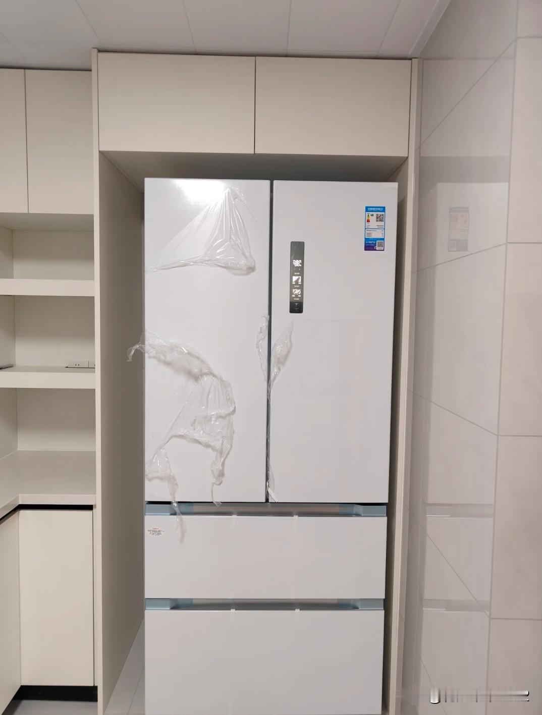 崩溃了，为什么冰箱膜这么难撕？
撕膜一个小时，边边角角根本撕不掉，有什么快速撕膜