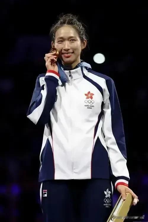 巴黎奥运会上的16个中国最美面孔：
1、江旻憓：中国香港女子击剑运动员，30岁。