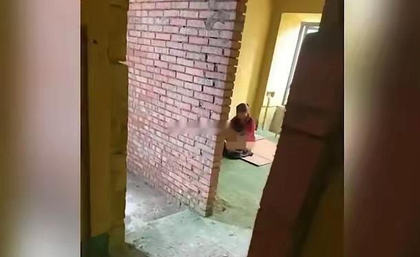 “丢死人了！”四川，一装修工，酒后一时兴起，把一女子叫到正装修的房子里，两人在房