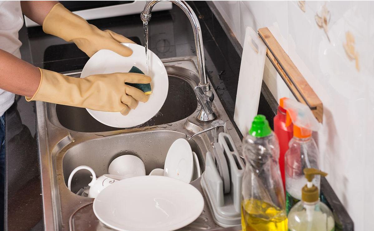 一人洗碗全家致癌？医生：洗碗时的这几个习惯，正在危害你的健康

“每次洗完碗，我