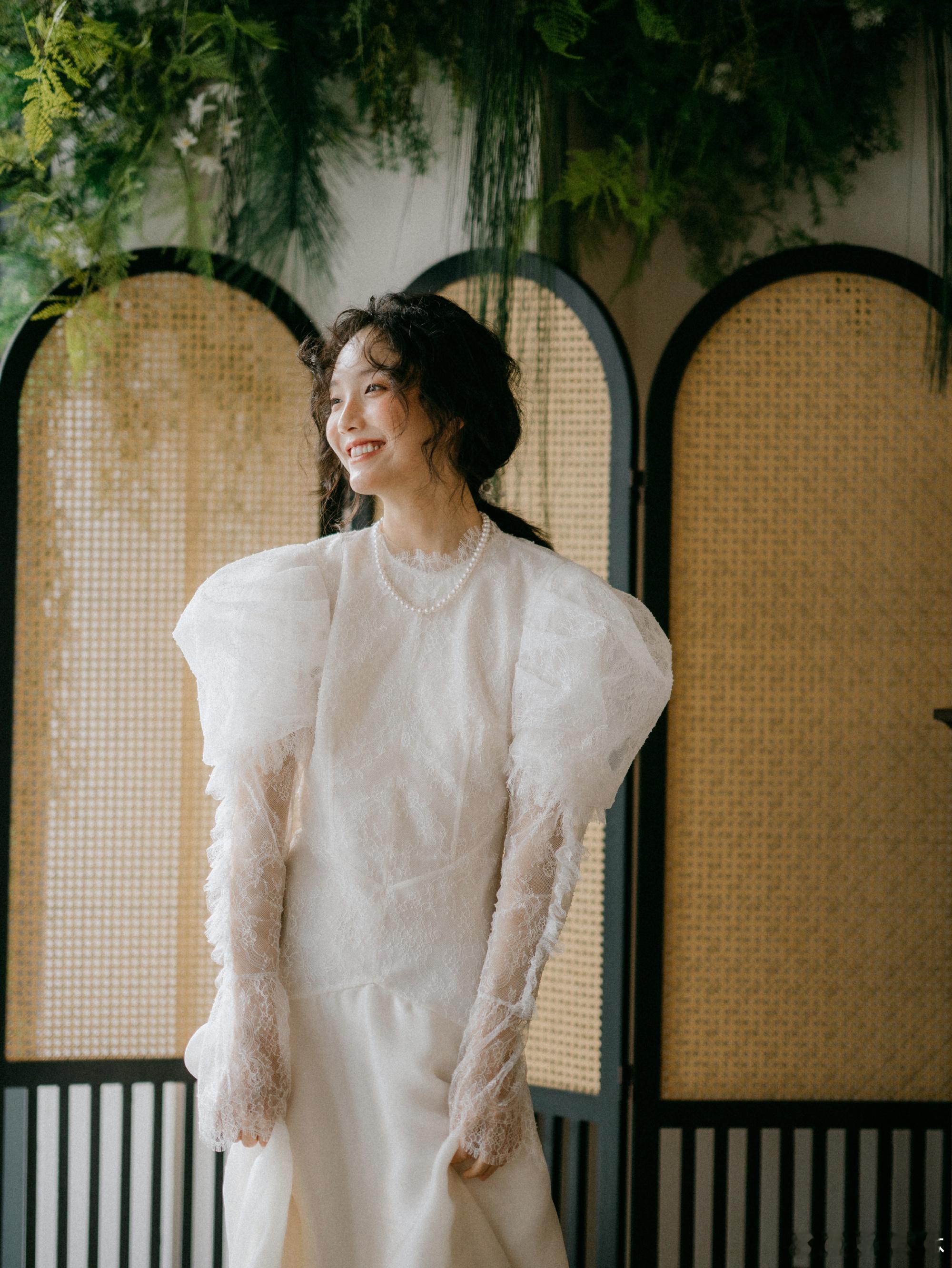吴双：雀斑白裙头纱，定格浪漫美好。吴双