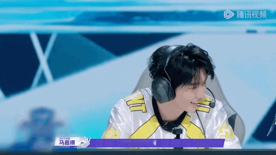 严浩翔是懂怎么致敬的战至巅峰 被严浩翔的“致敬”戳中笑点！久诚加盟盛世天下，他提