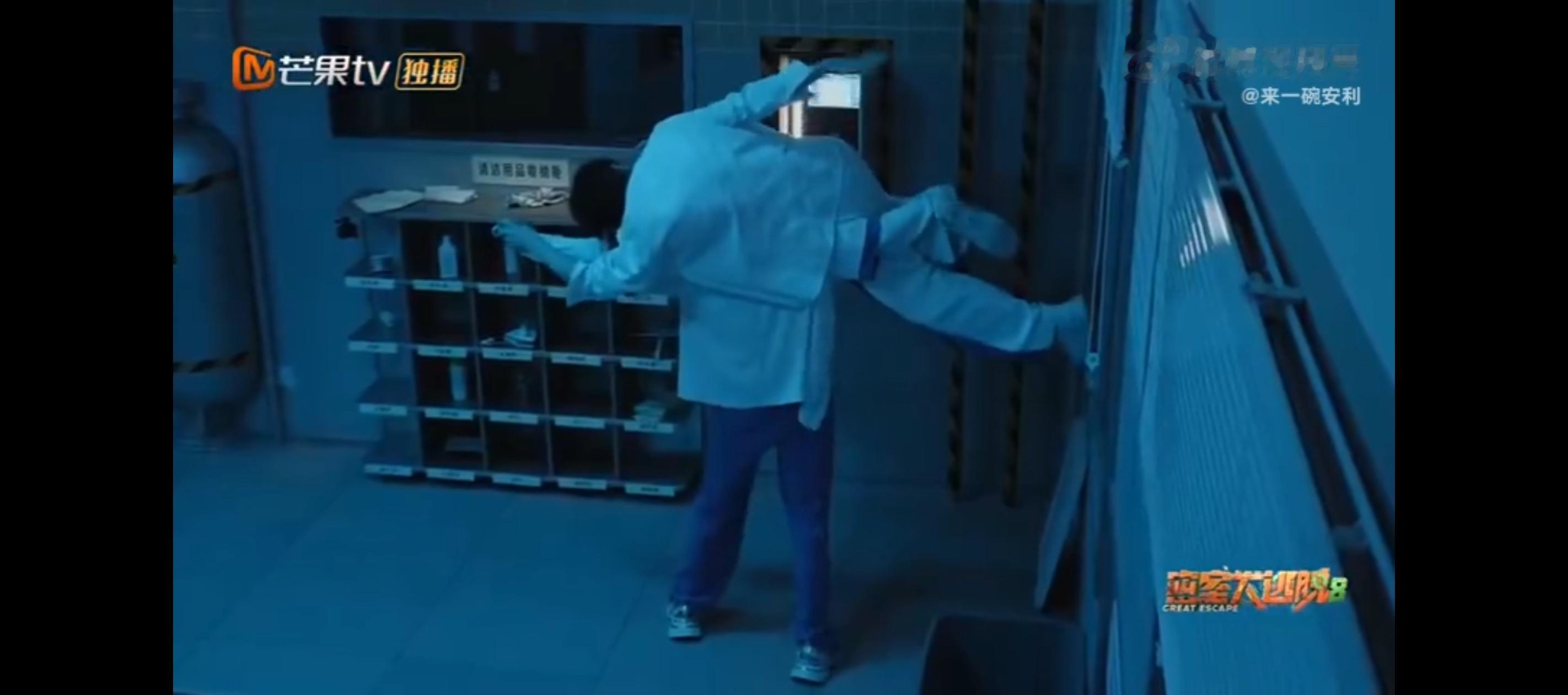 张真源单肩扛彭昱畅妈呀这个真源，单肩扛彭昱畅太有男友力了！ ​​​