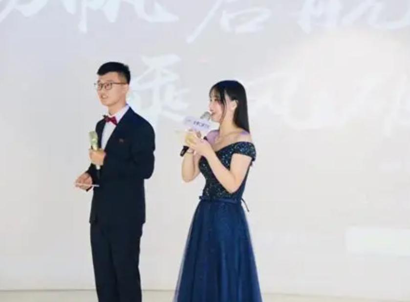 军娃创建保守派校园社团，磨 8 个月才获批，啥让她这么坚持？
近日，一场聚焦保守