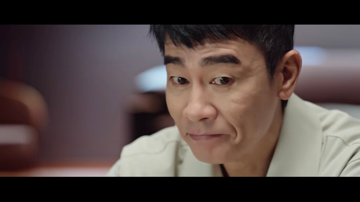 家庭出行的舒适密码被陈小春一家拿捏了！打破传统座驾的空间束缚，每个座位都精心设计