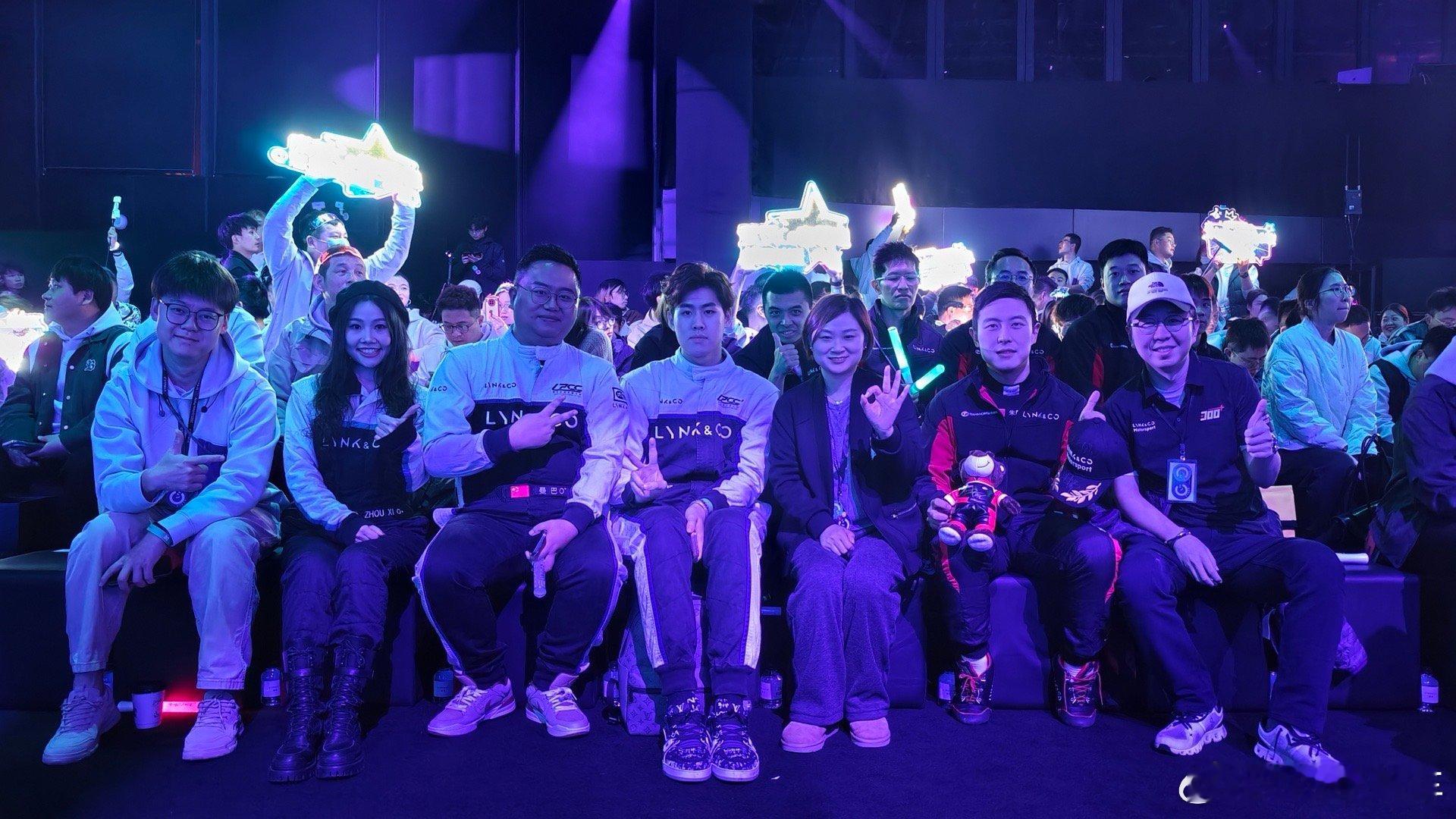 今晚来杭州领奖，特意请了个“站哥”来拍照这出片水平怎么样？ 杭州·大运河杭钢公园