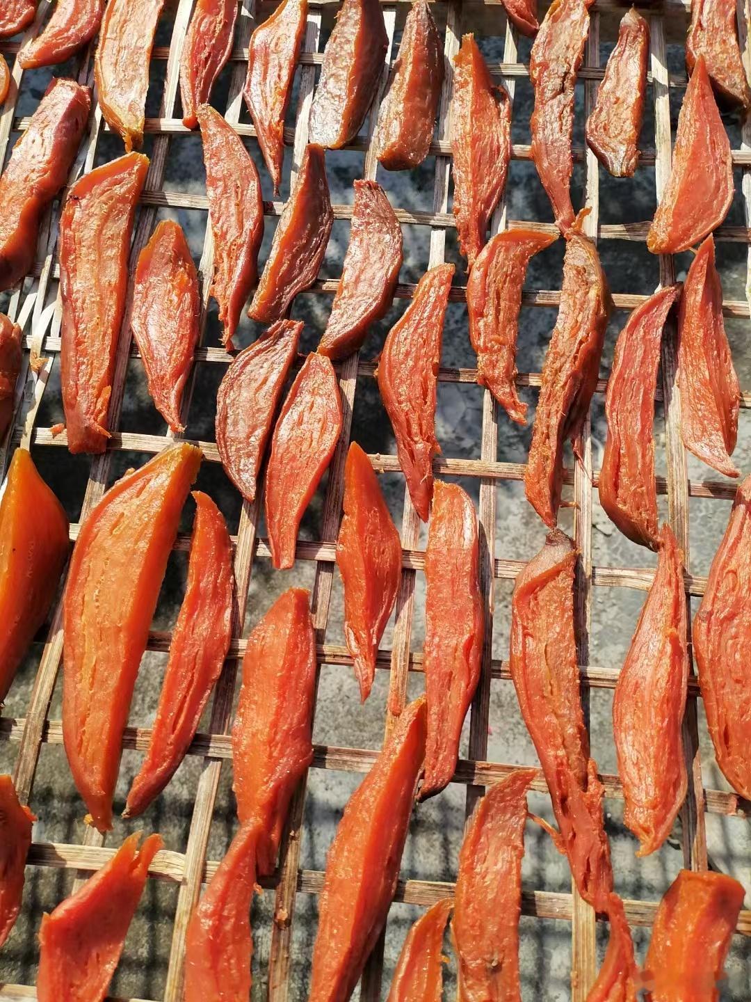 结婚的意义千万别因为外界的压力与不契合的人，仓促步入婚姻对的人，会为你撑起一片晴