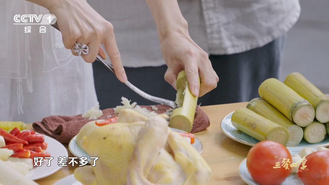第一批用水果做菜的人吃商极高三餐四季三餐四季的小众特色美味，当属广西甘蔗蒸鸡。椒