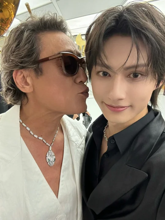 在外狠打狠杀，在家里是要daddy亲亲的狼仔