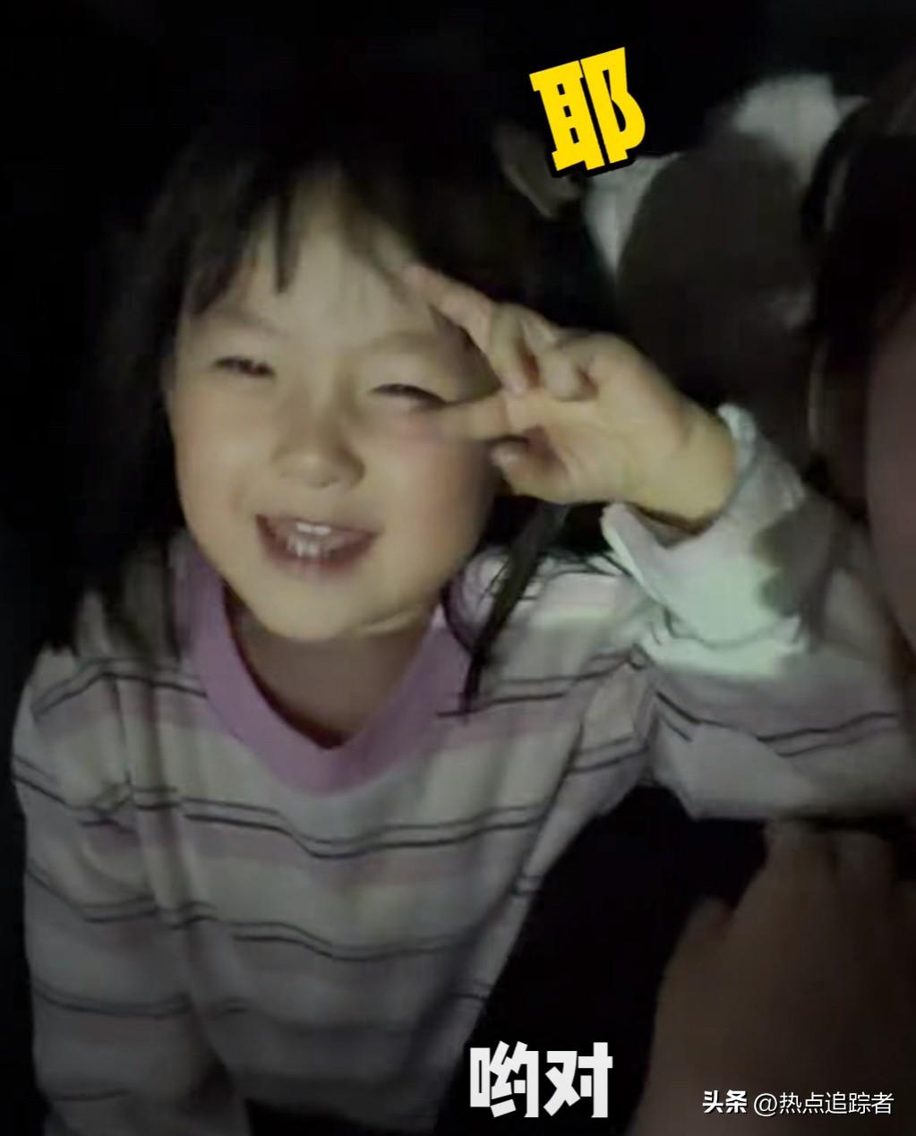 昨天，黄一鸣带着女儿闪闪在湖州万达广场开启了首场童装直播。一整天高强度的口播，让