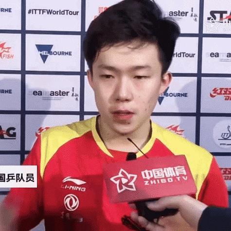 王楚钦:
   “握着发烫的球拍下场时，我才发现手腕被胶皮磨破了皮，和宇田那场看