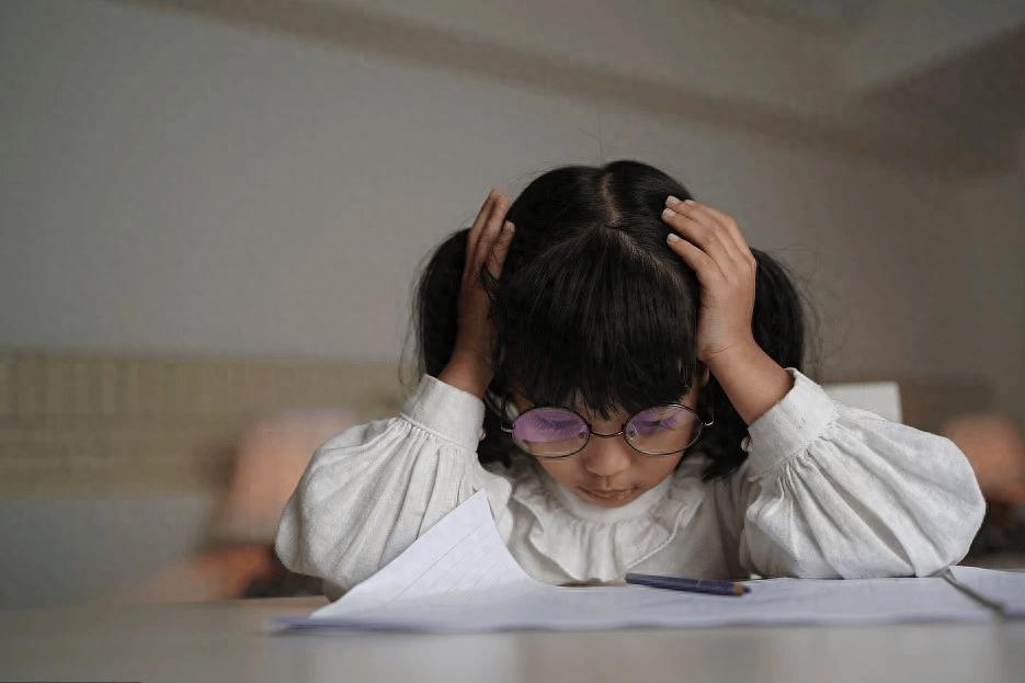 孩子考试失利，聪明父母如何有效安抚与引导

近日，与大学室友的一次闲聊中，她满脸