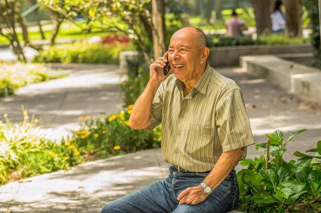 今天写一对联：上联：花甲重开外加三七岁月，下联：古稀双庆又一春秋。这联是高中考题