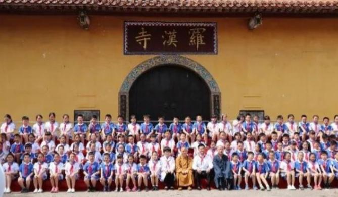 2008年汶川大地震发生后，出现了一个至今无法用科学解释的奇迹：地震过后，竟有1