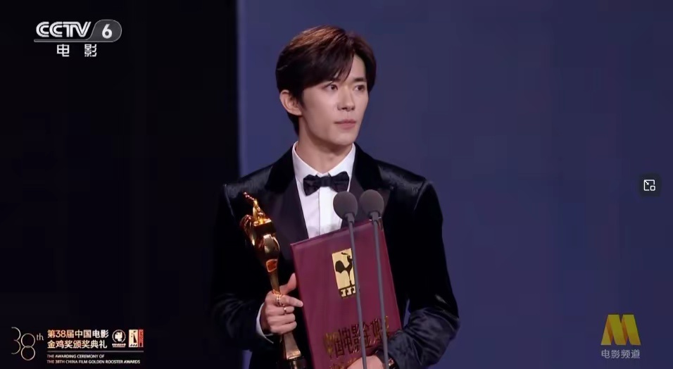 从12岁到金鸡影帝，这过程想想就不容易。流量有，但更想要作品说话，喜欢他这种不急