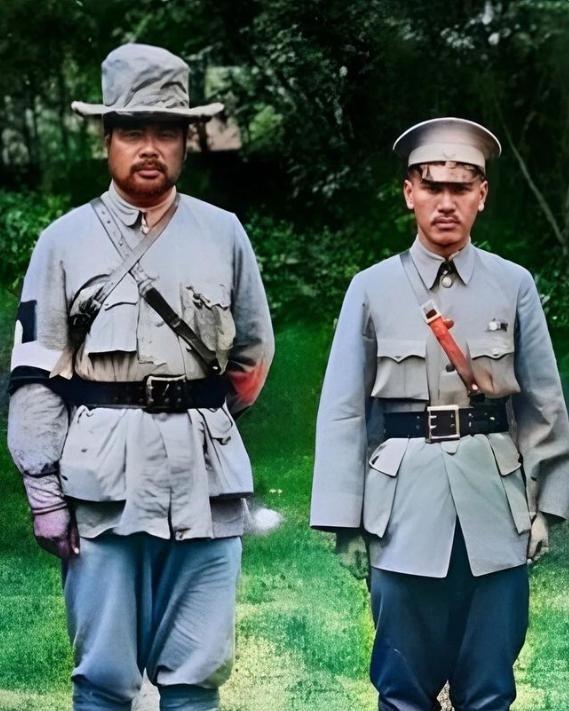 1927年6月20日，冯玉祥与蒋介石在徐州第一次见面。首次见面，冯玉祥对蒋介石印