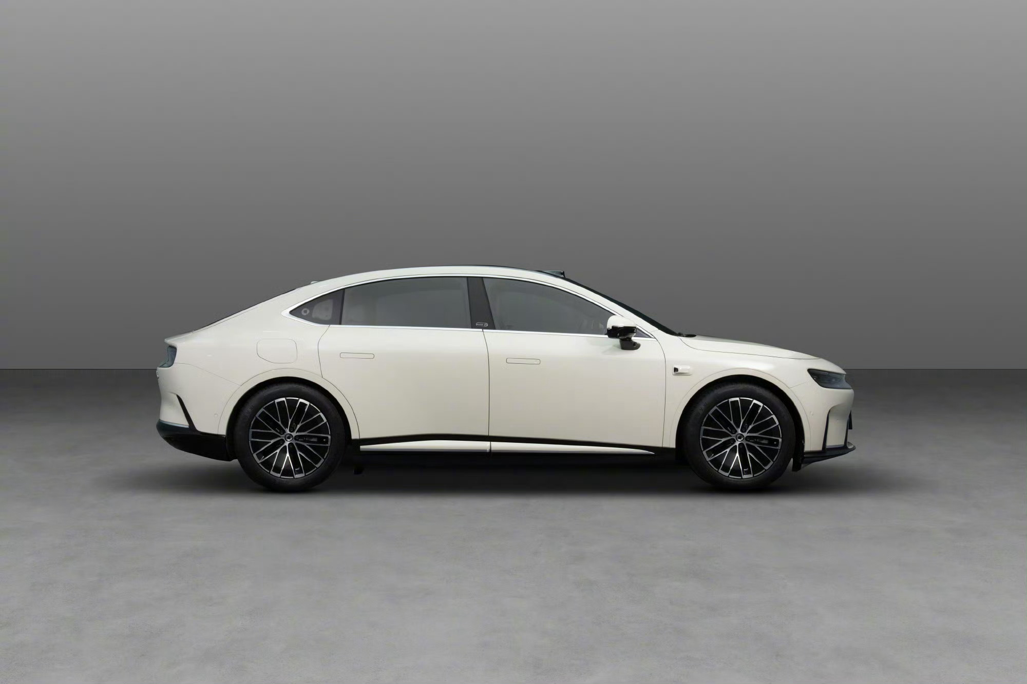 smart精灵6号公告图发布纯电+插混双动力布局，叠加800V超充与1600+k