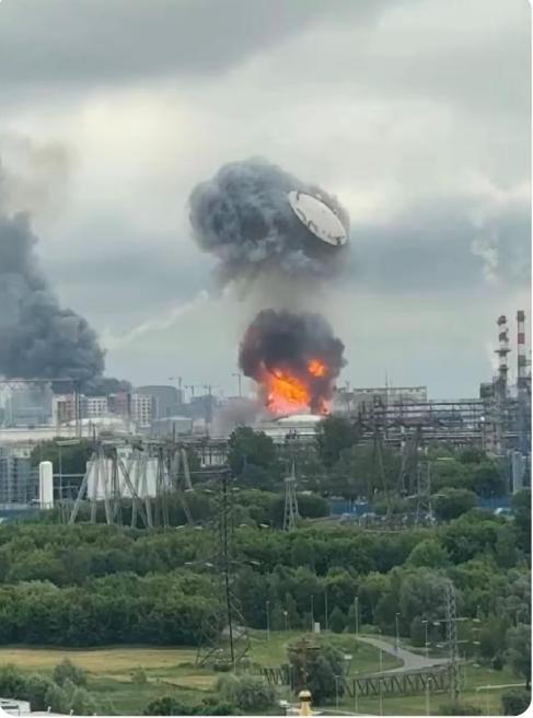 央视新闻报道称，当地时间6月18日，乌克兰总统泽连斯基表示，当天凌晨，乌方实施远
