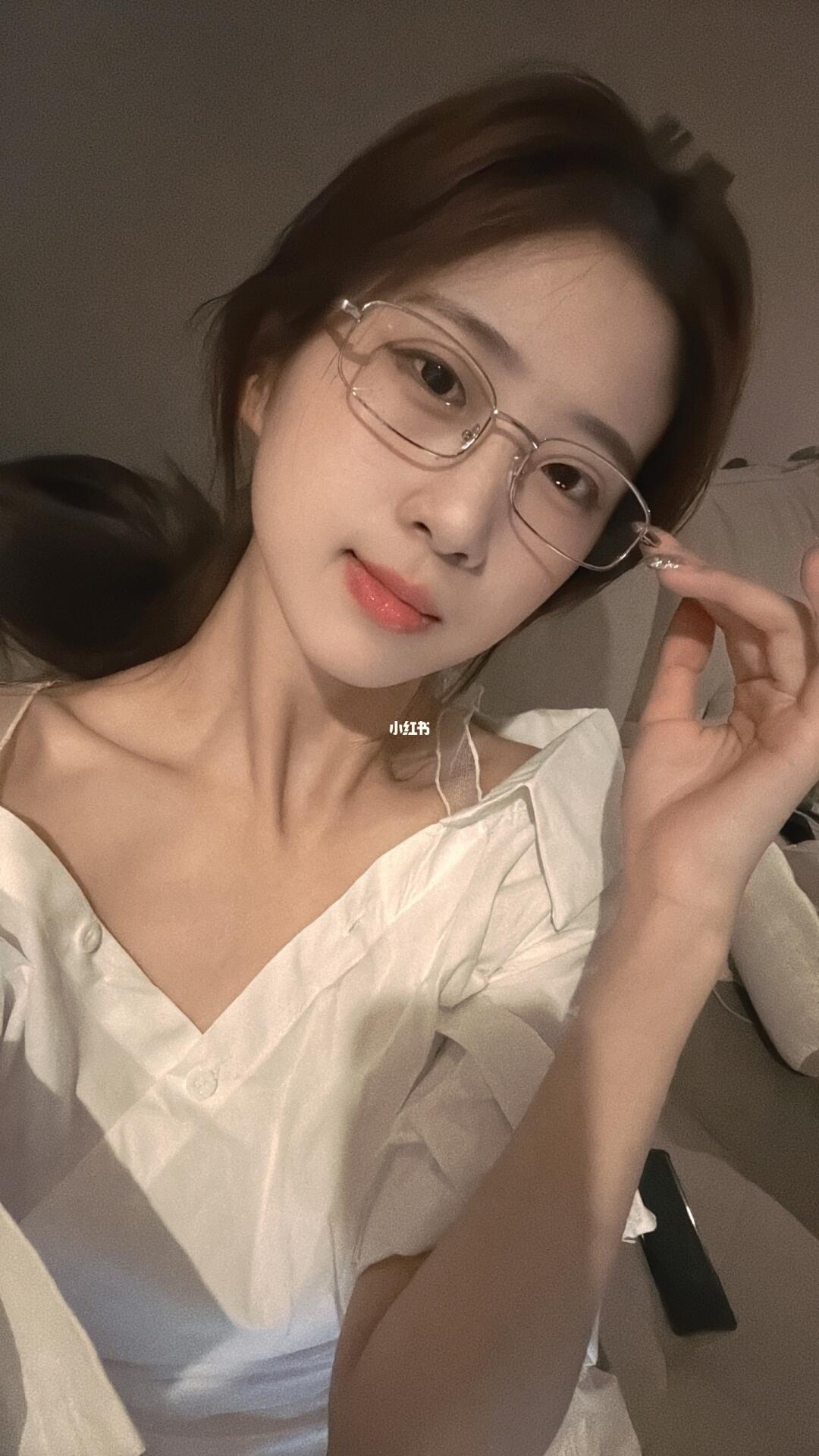 今天的氛围感是眼镜给的