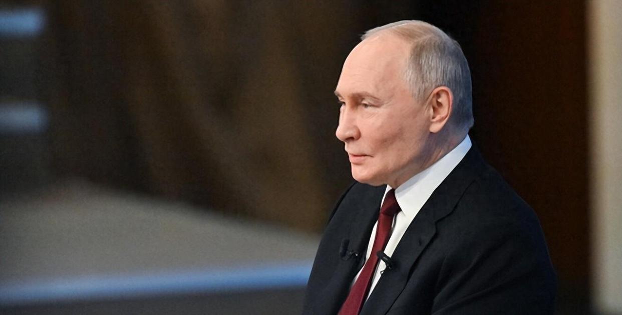 北线异动！
俄白边境基建暗藏夏季总攻杀机，乌军百万防线或遭拦腰切断。
 
俄乌冲