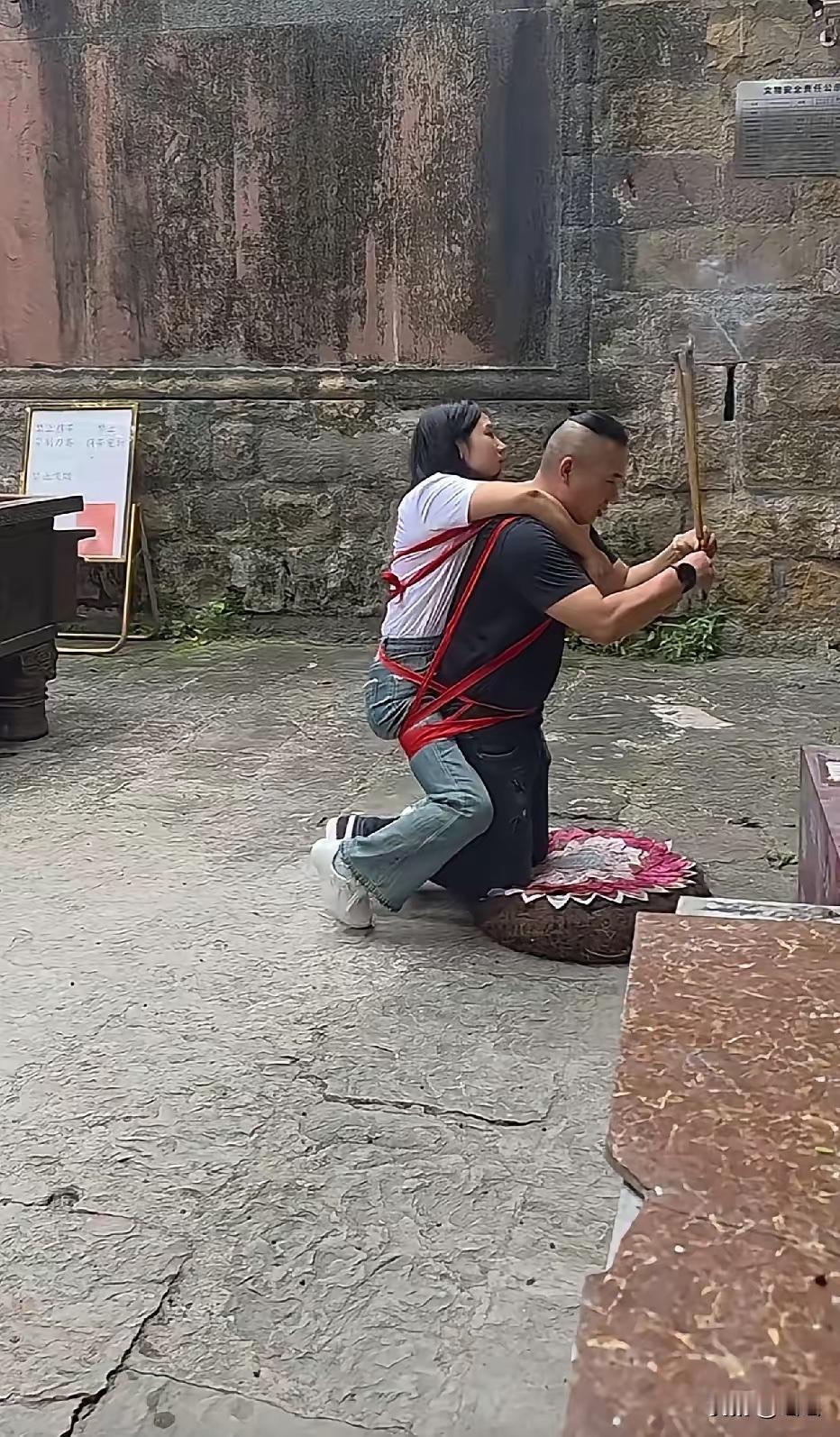 这也是没办法了
哎，麻绳专挑细处，厄运专找苦命人