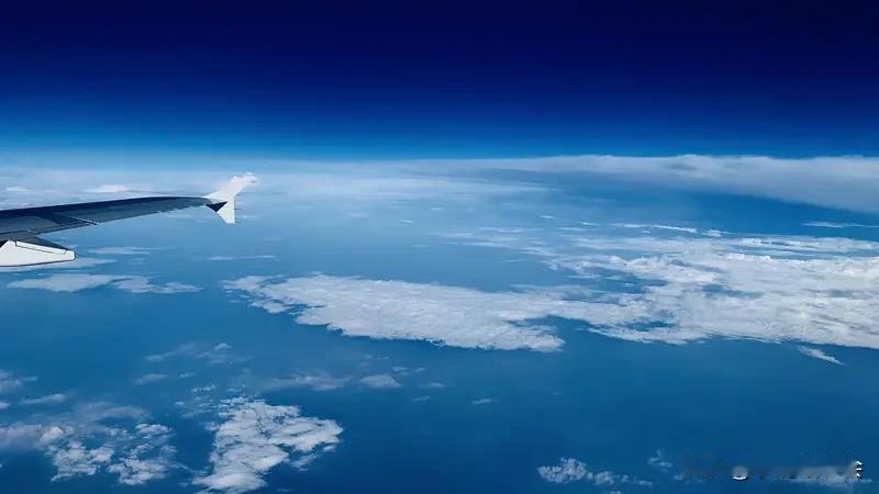 有啥东西看不见却重要？很多人会想到时间、空气、情感。不过我觉得电和网才是其中的佼