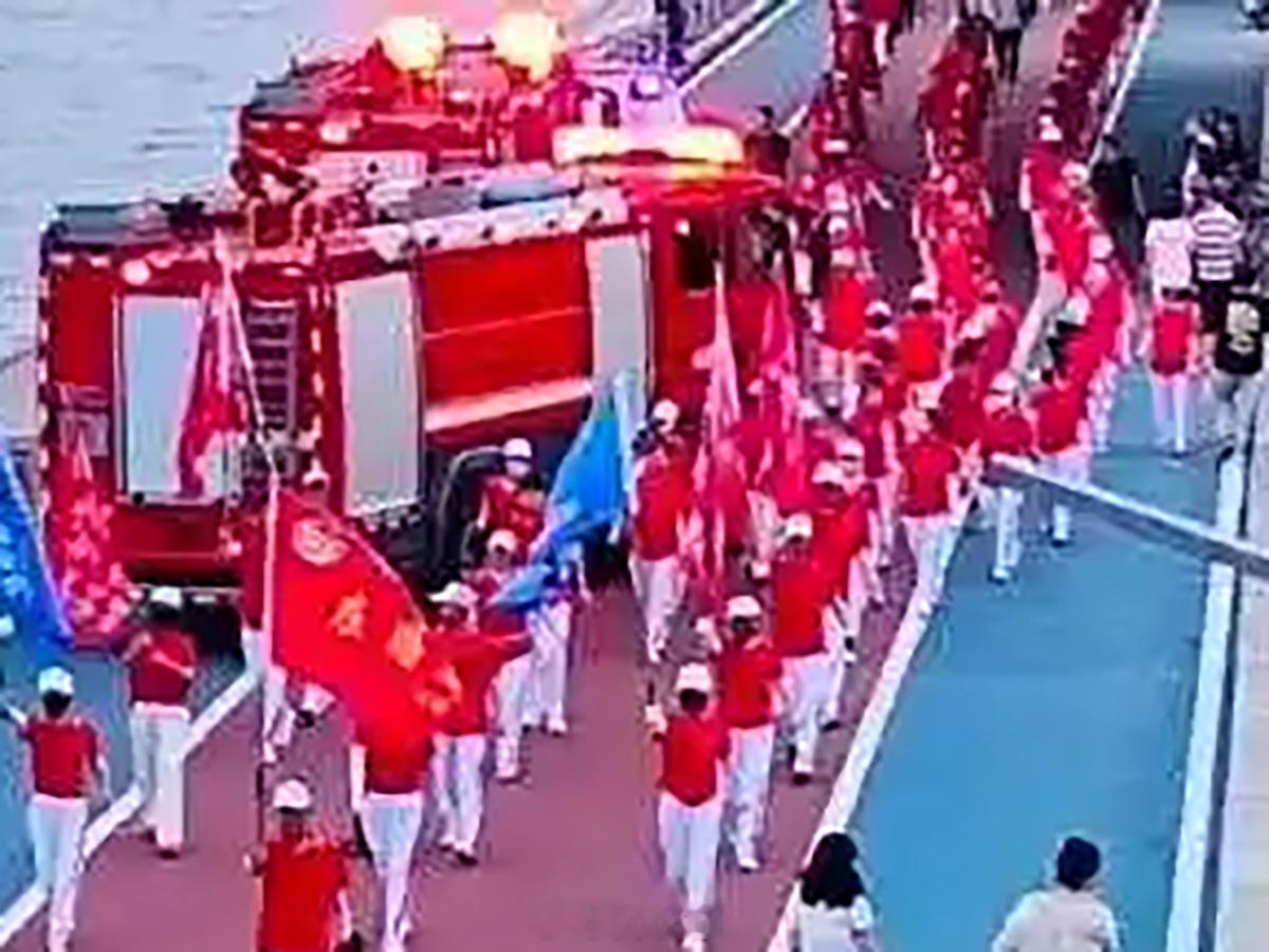 老年暴走团逼停救护车组织者应担责 暴走团说自己是“非紧急任务不用让”，还强调“要