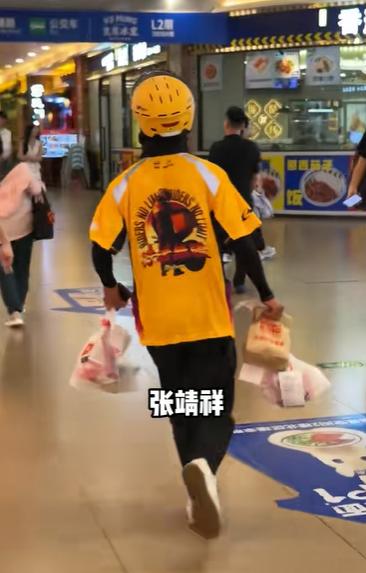 张靖祥提到过一次跑159.9公里，我愣住了。这可不是一场骑行比赛，而是他平常的一