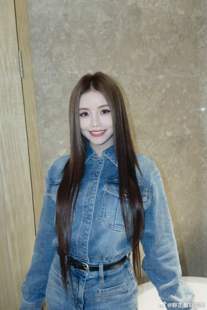 萧蔷说安崎女团之光安崎初舞台直接惊艳全场，难怪萧蔷盛赞她是女团之光，全能ace实