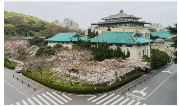 #游客开车进武大校园与学生肢体冲突# 据了解，武汉大学私家车是不能进的。汉大学校