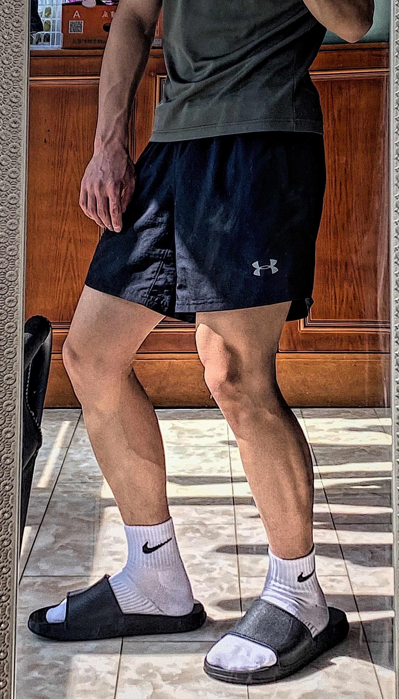 对镜自拍
白袜 练腿 体能服