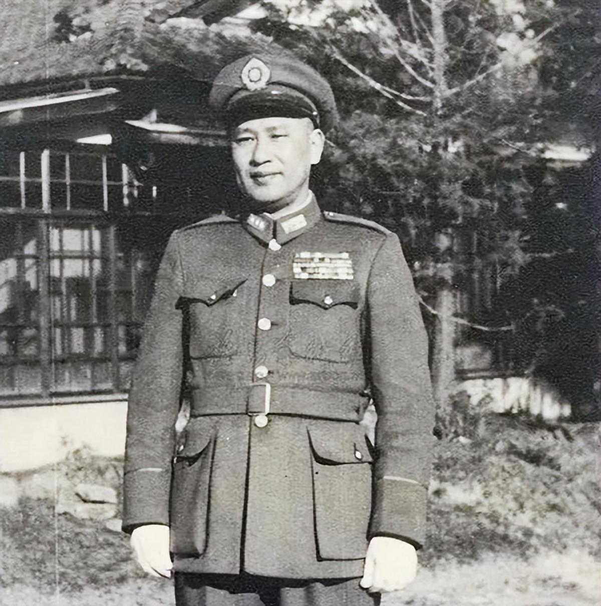 1930年10月，白崇禧的副官许辉看长官寂寞，把未婚妻王氏送来伺候白崇禧，没想到