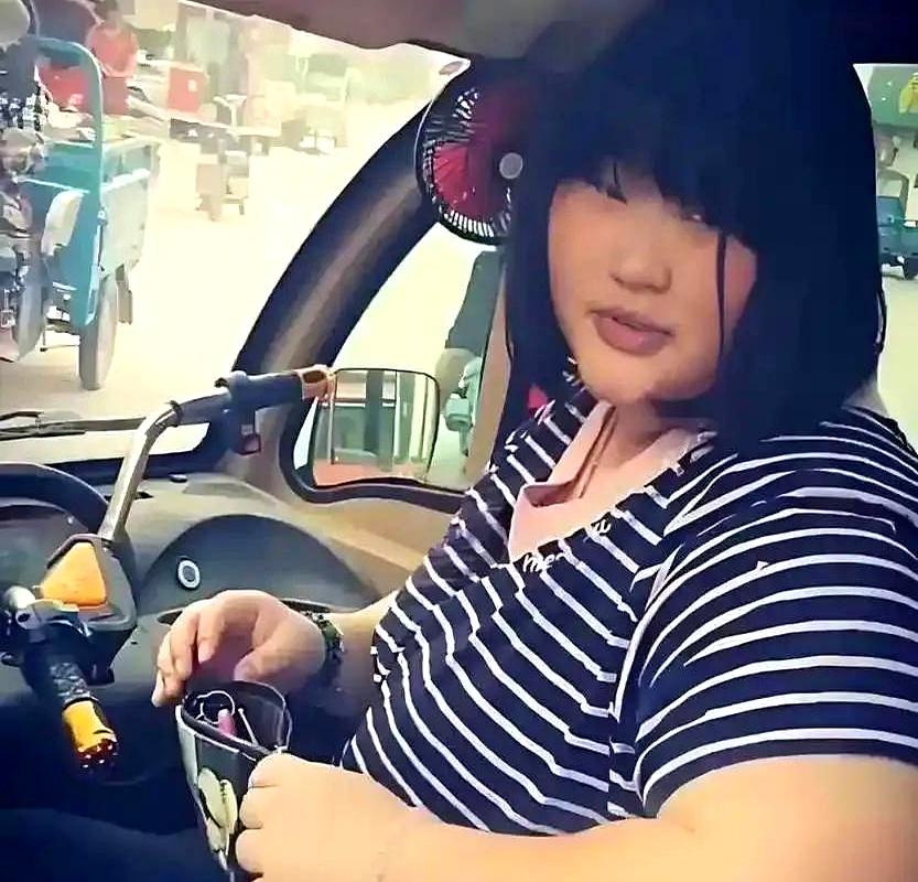 住在自己家里，反而越来越不方便？
这事听着有点离谱，但放到朱雪梅身上，还真不算夸