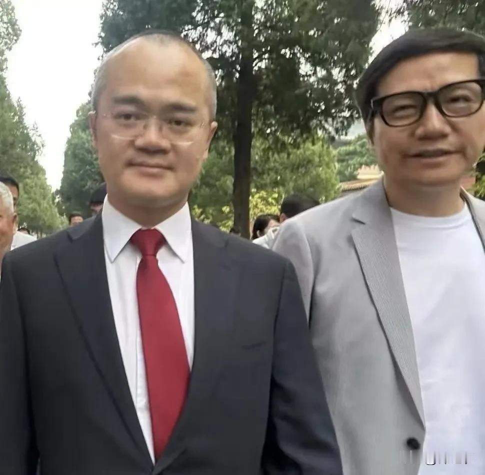 有网友评论王兴说，我搞不懂，送外卖好还是进厂好，感觉大家都在用脚投票。

因为美